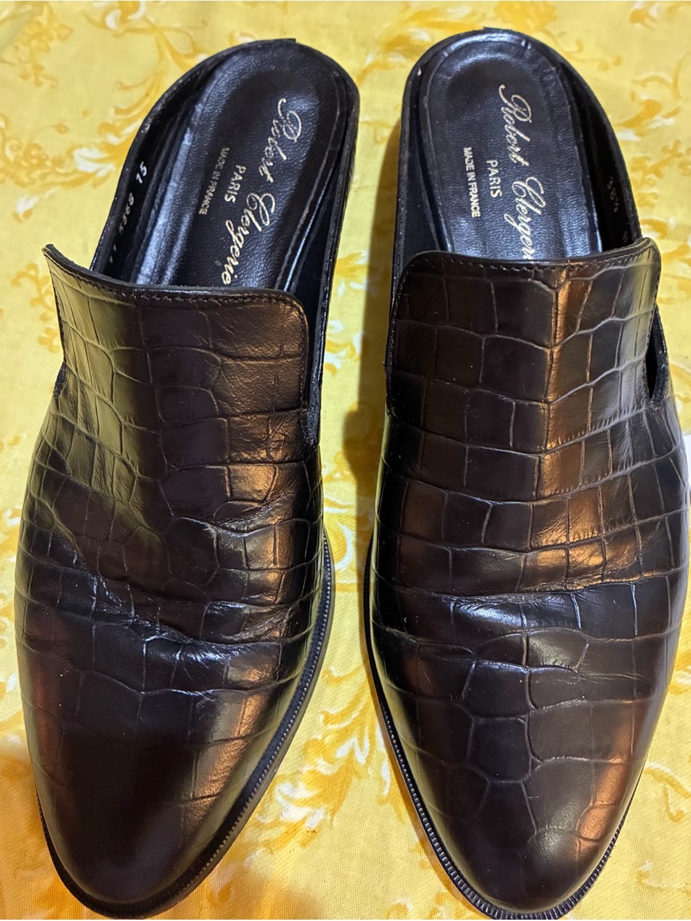 R Clergerie “Alice” Mules, size 8 US, Black Embossed Leather. Pointy Toe
EUC